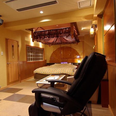 Отель Shonan Sirene (Adults Only) Хирацука Экстерьер фото