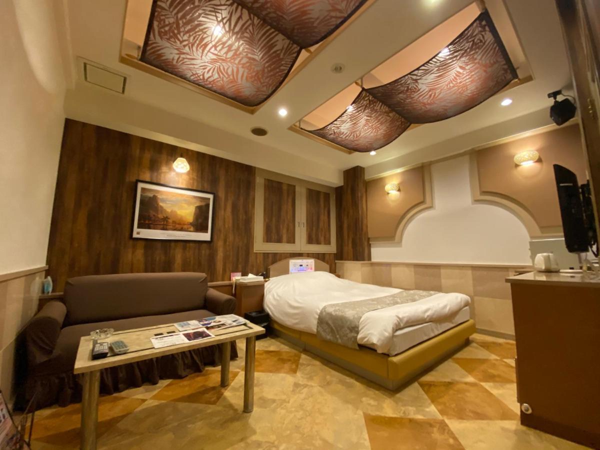 Отель Shonan Sirene (Adults Only) Хирацука Экстерьер фото