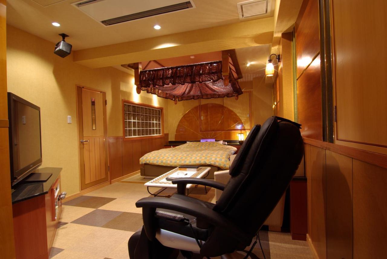Отель Shonan Sirene (Adults Only) Хирацука Экстерьер фото
