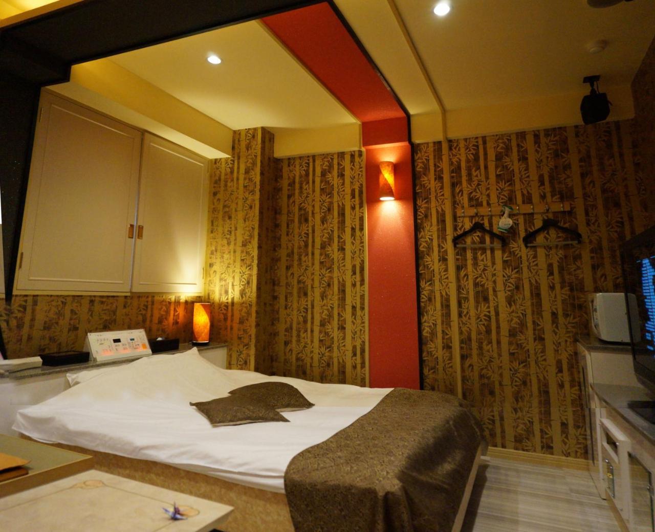 Отель Shonan Sirene (Adults Only) Хирацука Экстерьер фото