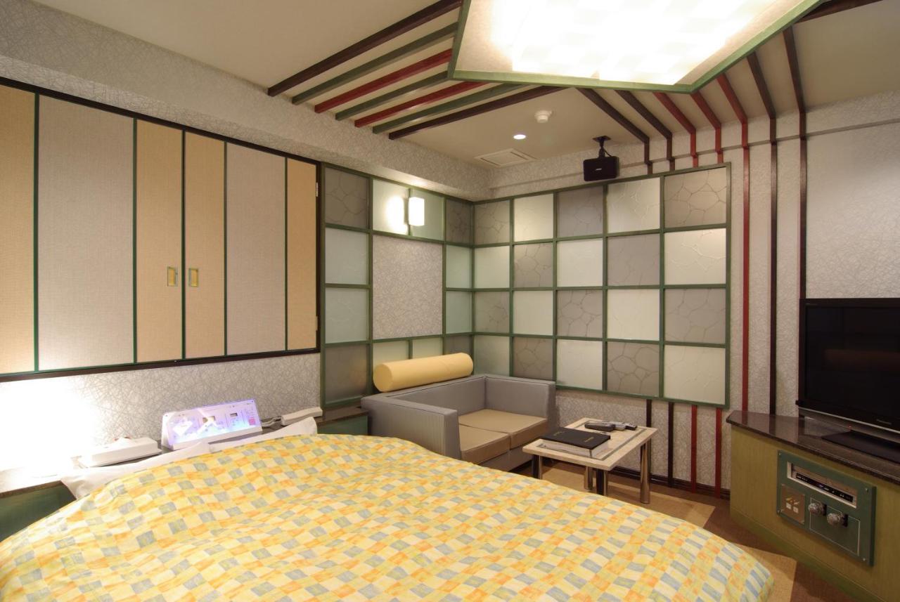 Отель Shonan Sirene (Adults Only) Хирацука Экстерьер фото