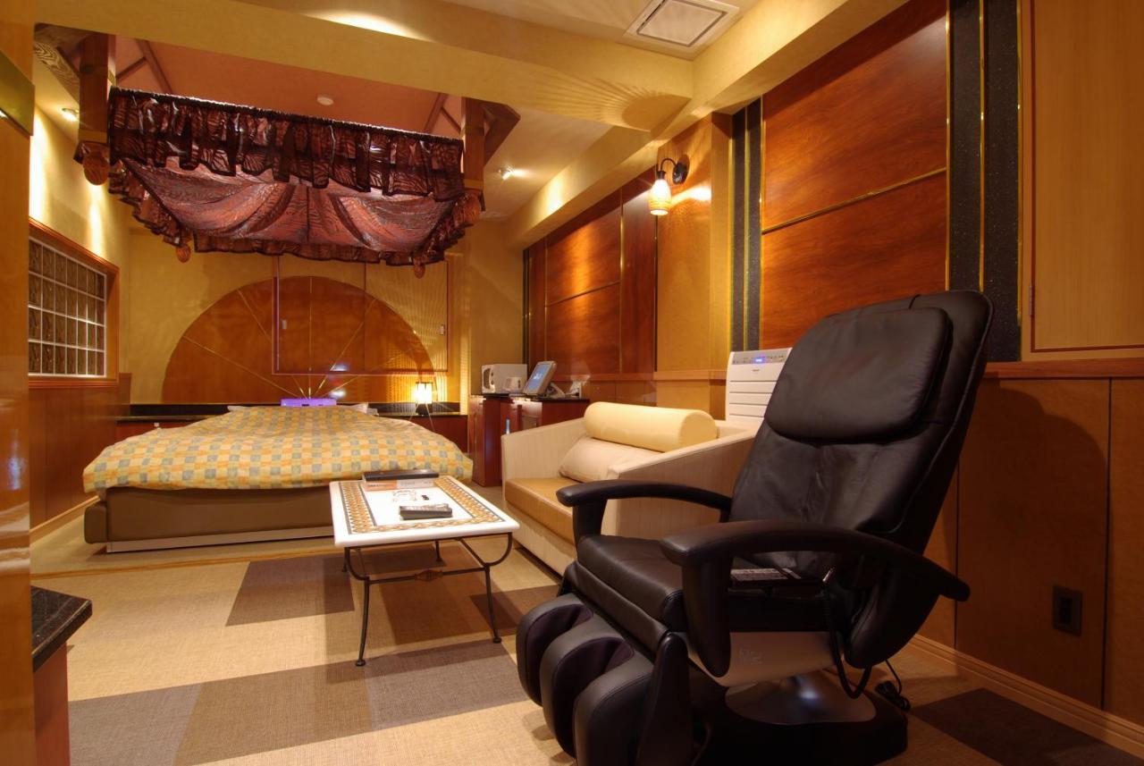 Отель Shonan Sirene (Adults Only) Хирацука Экстерьер фото