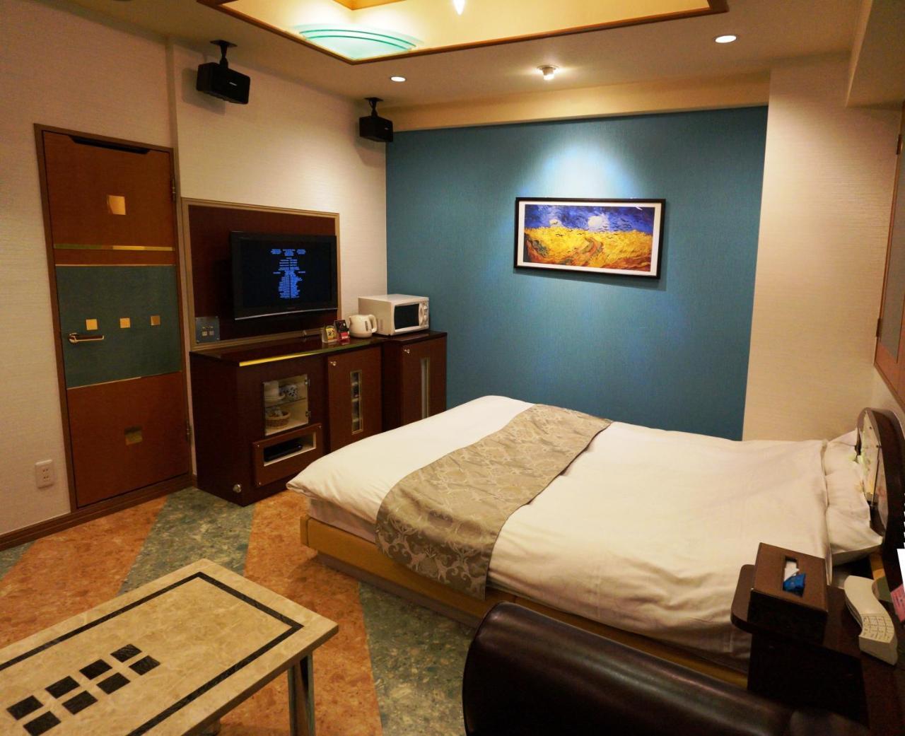 Отель Shonan Sirene (Adults Only) Хирацука Экстерьер фото