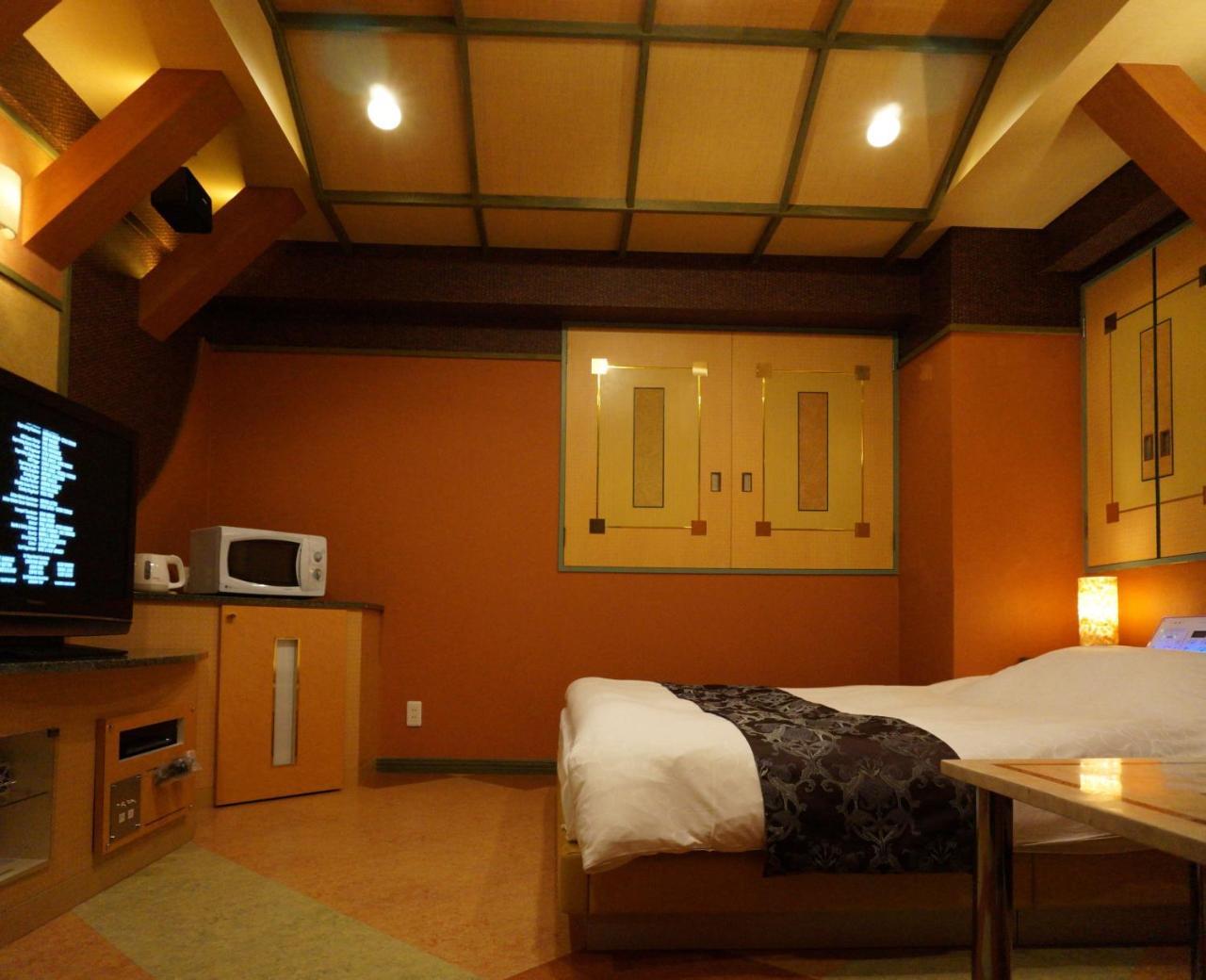 Отель Shonan Sirene (Adults Only) Хирацука Экстерьер фото